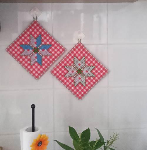 Coppia di presine 'ricamata'